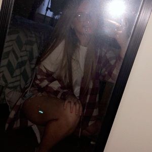 Meet your Posher, Demi